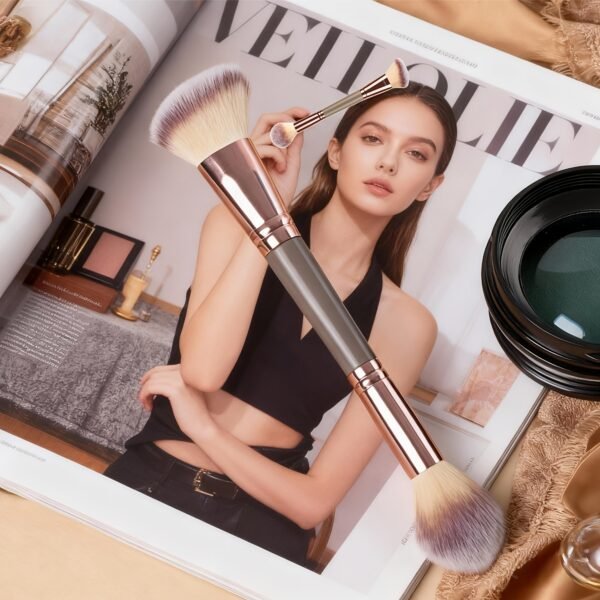 Double-Ended Makeup Brush for Liquid Cosmetics