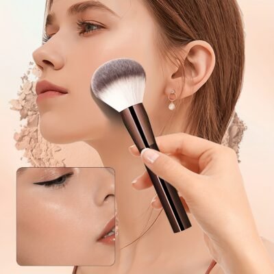 Soft and Fluffy Powder Makeup Brush